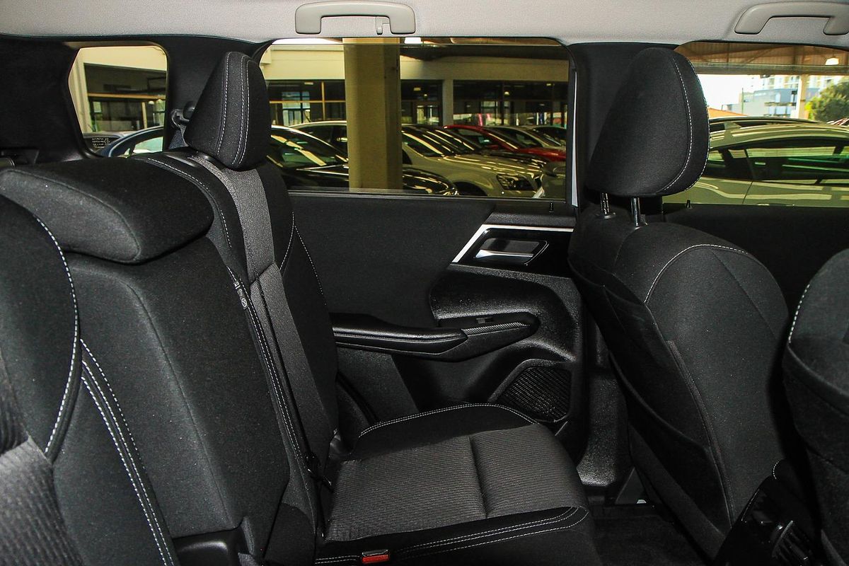 2024 Mitsubishi Outlander LS ZM
