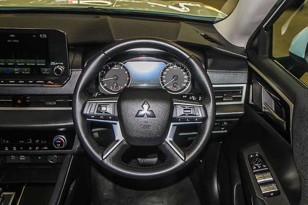 2024 Mitsubishi Outlander LS ZM