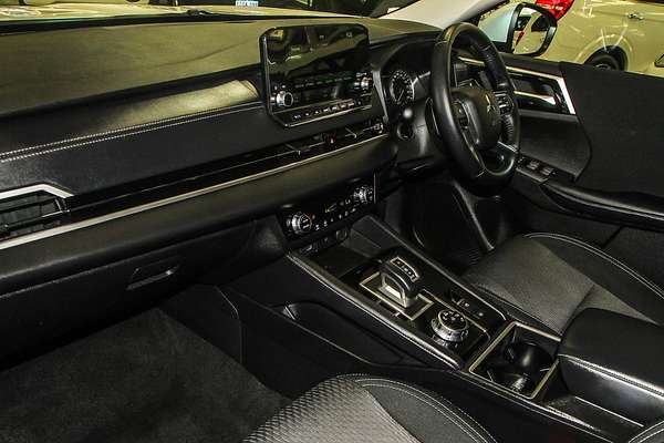 2024 Mitsubishi Outlander LS ZM