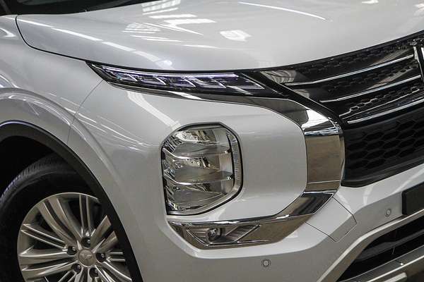 2024 Mitsubishi Outlander LS ZM
