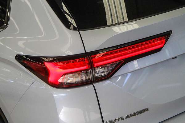 2024 Mitsubishi Outlander LS ZM