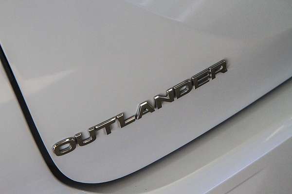 2024 Mitsubishi Outlander LS ZM