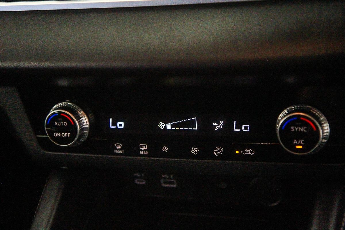 2024 Mitsubishi Outlander LS ZM