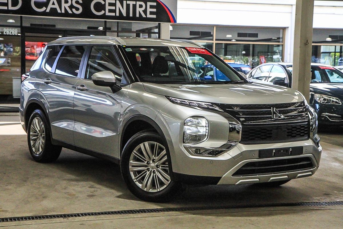 2024 Mitsubishi Outlander LS ZM