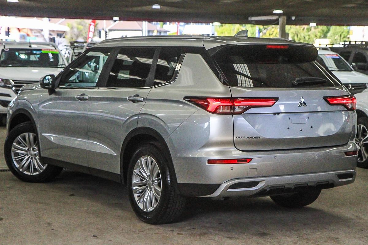 2024 Mitsubishi Outlander LS ZM
