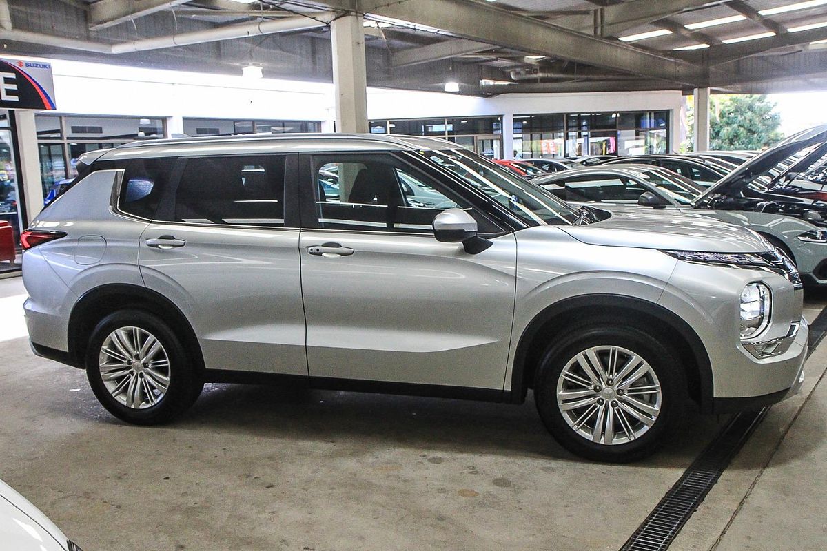 2024 Mitsubishi Outlander LS ZM
