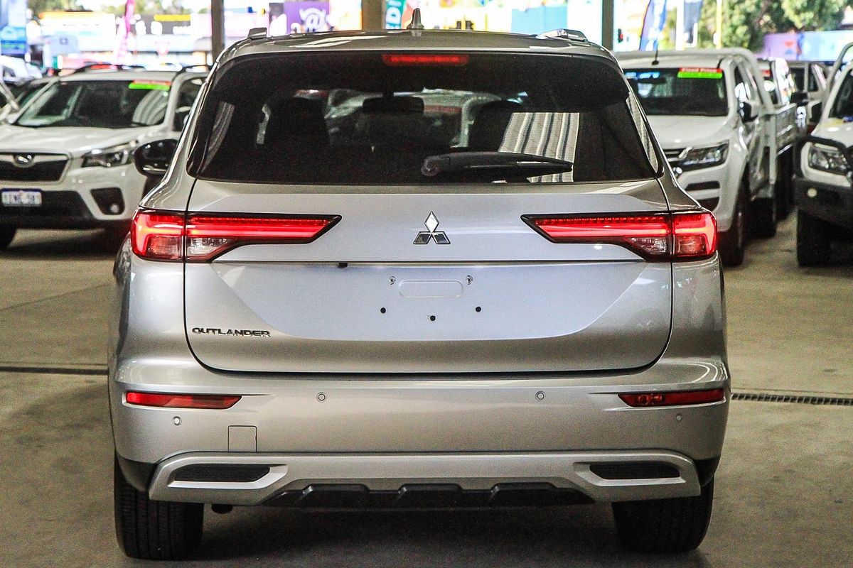 2024 Mitsubishi Outlander LS ZM