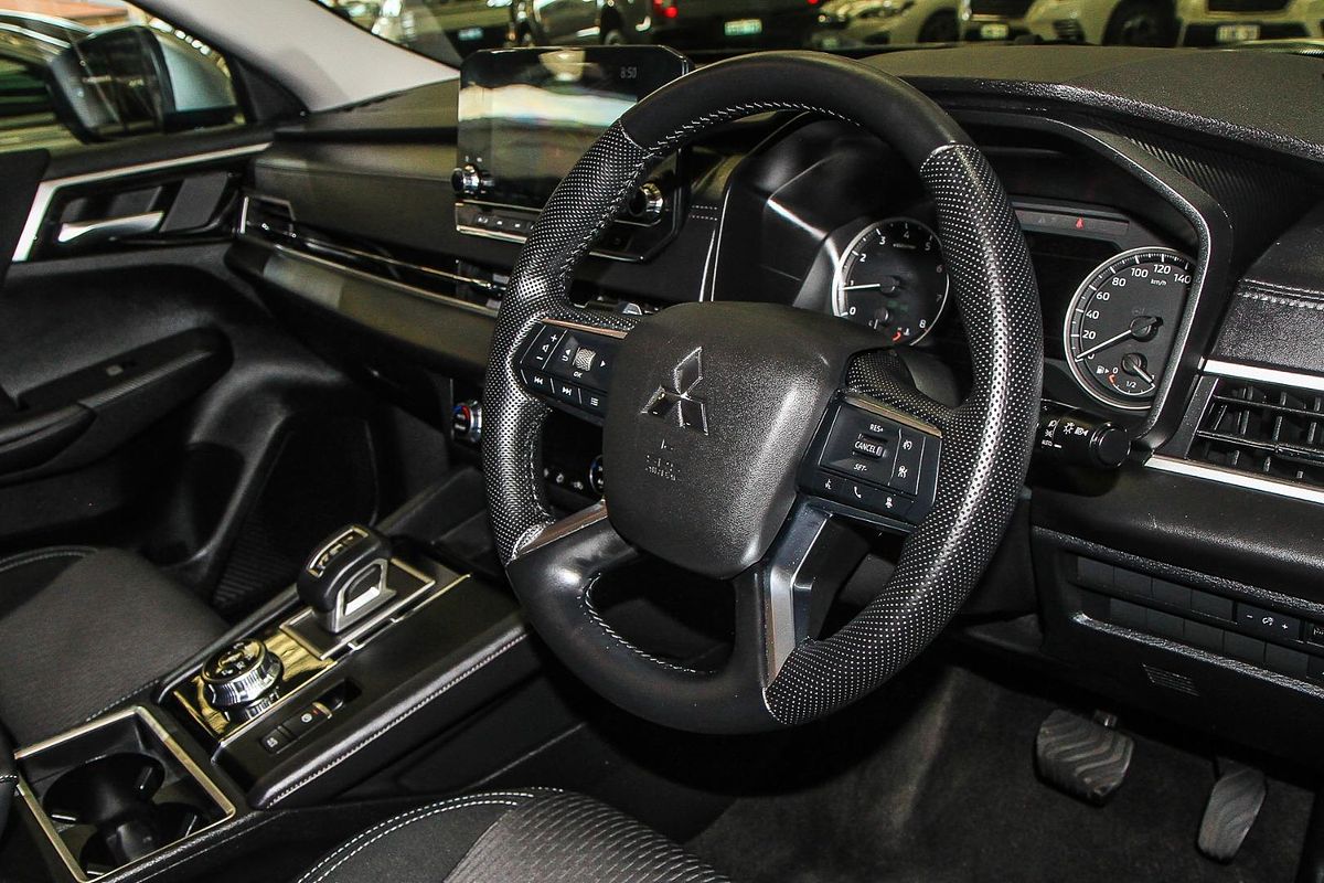 2024 Mitsubishi Outlander LS ZM