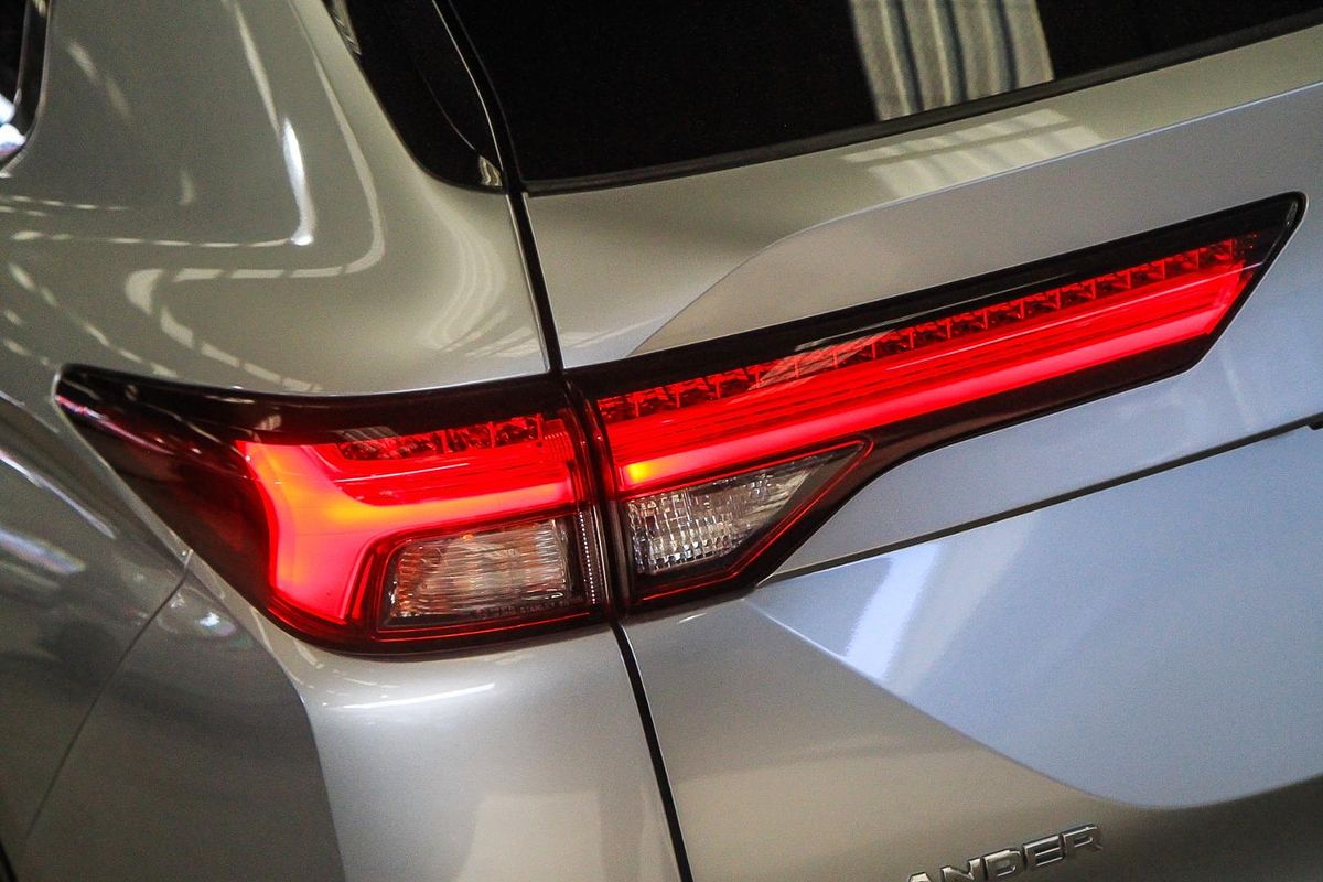 2024 Mitsubishi Outlander LS ZM