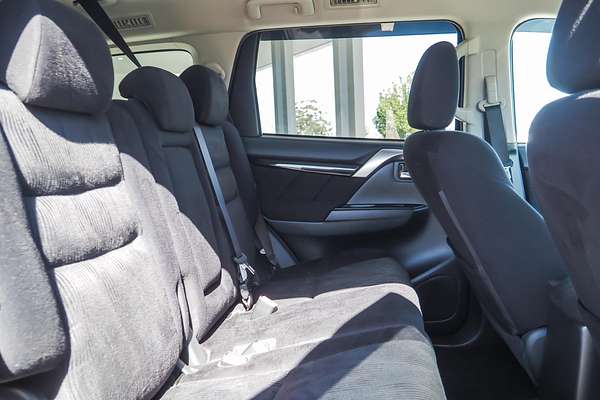 2017 Mitsubishi Pajero Sport GLX QE