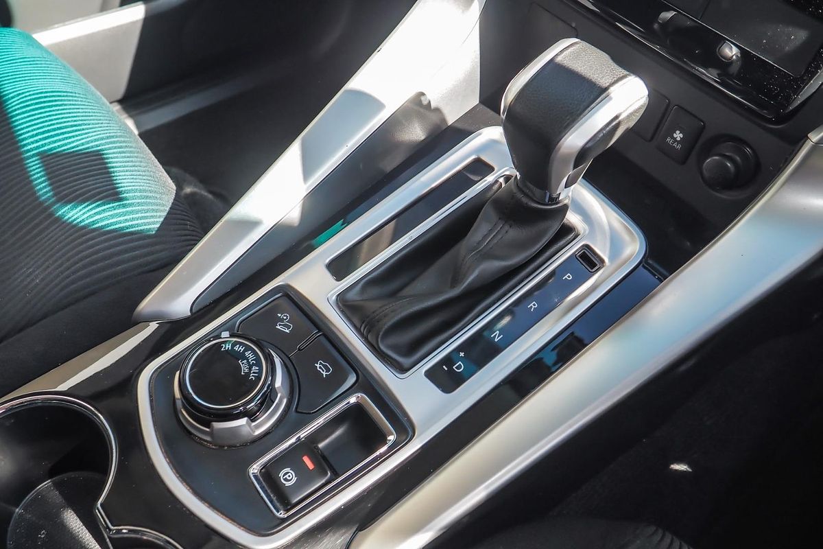 2017 Mitsubishi Pajero Sport GLX QE