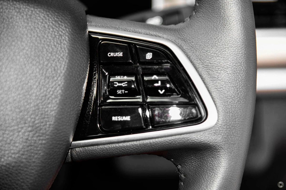 2025 Mahindra XUV700 AX7L
