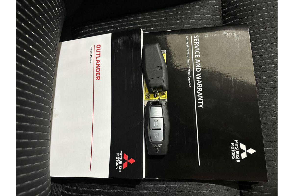 2024 Mitsubishi Outlander ES ZM