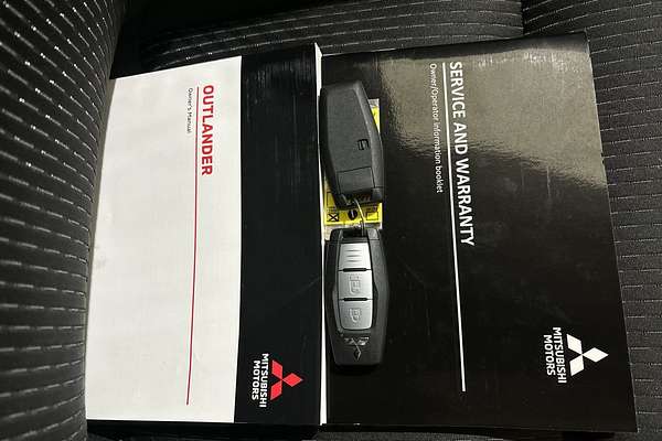 2024 Mitsubishi Outlander ES ZM