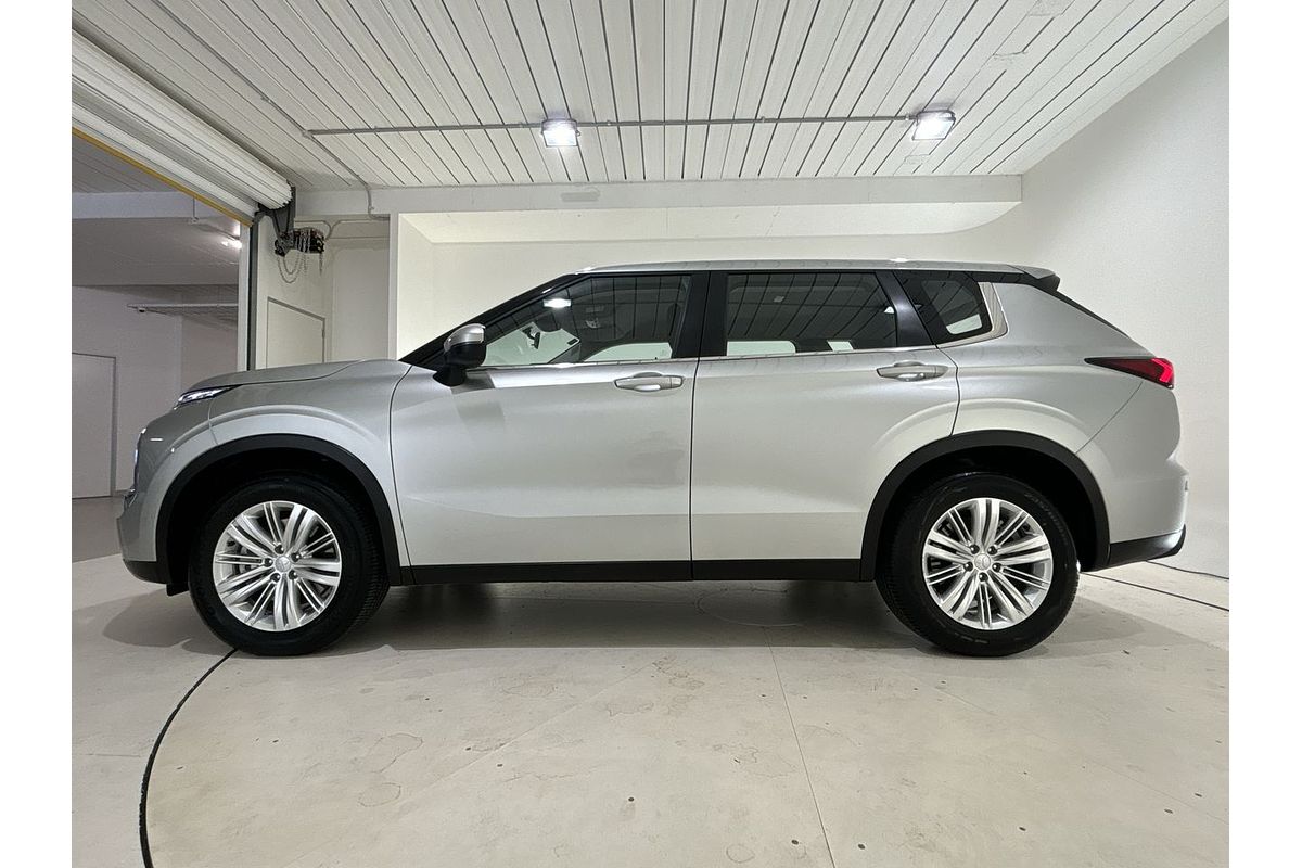 2024 Mitsubishi Outlander ES ZM
