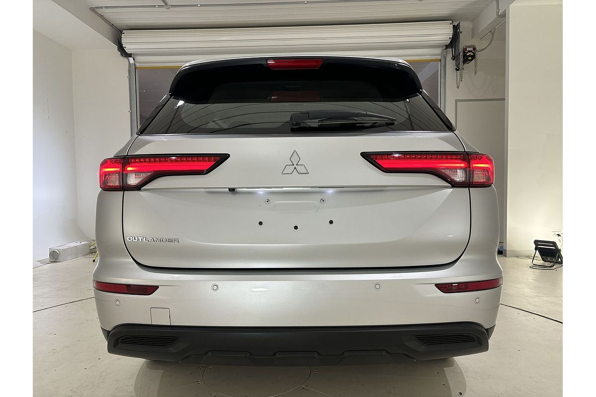 2024 Mitsubishi Outlander ES ZM
