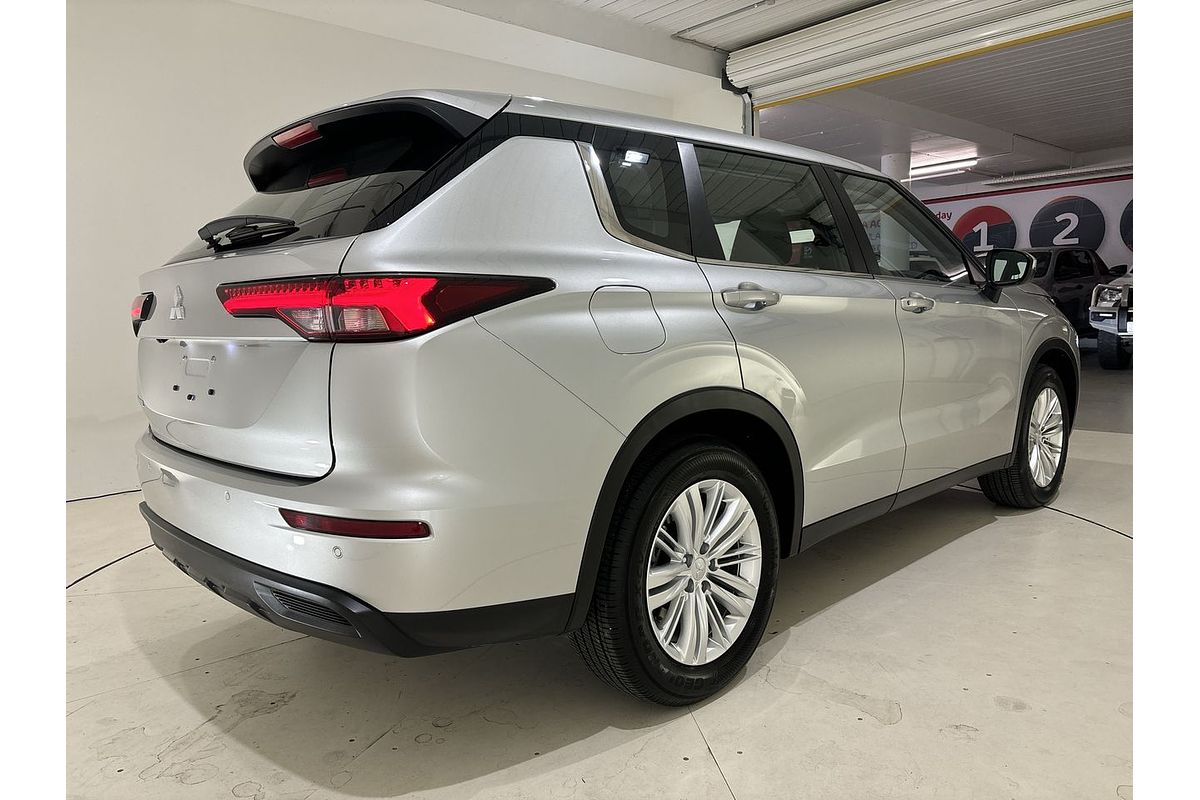 2024 Mitsubishi Outlander ES ZM