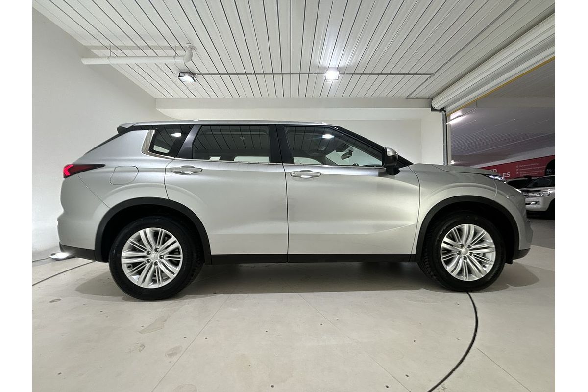 2024 Mitsubishi Outlander ES ZM