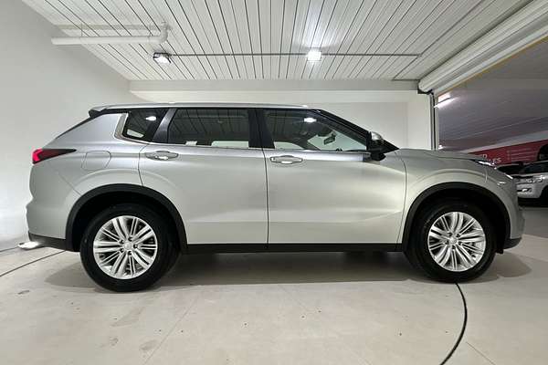 2024 Mitsubishi Outlander ES ZM