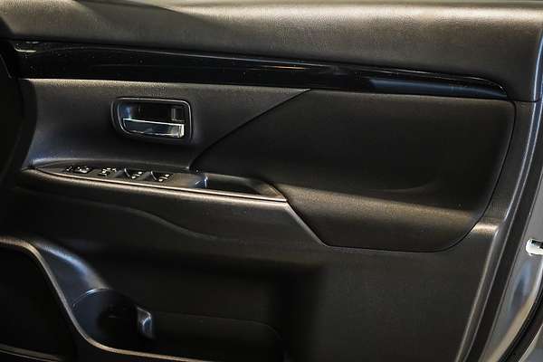 2020 Mitsubishi Outlander LS ZL