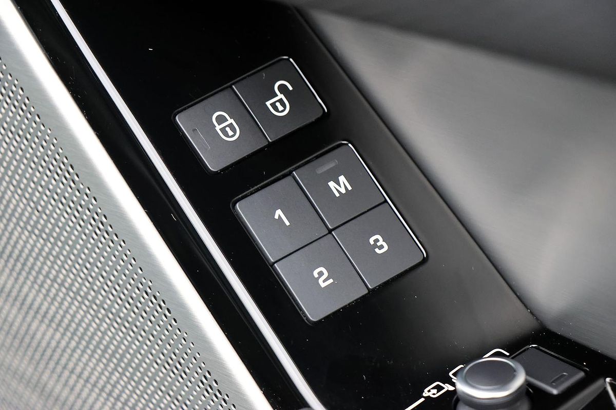2019 Land Rover Range Rover Velar P250 R-Dynamic SE L560