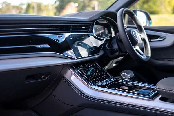 2023 Audi SQ8 TFSI F1