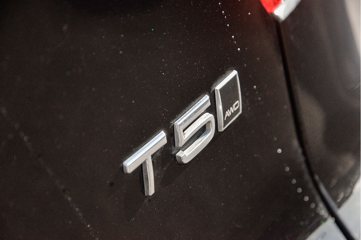 2021 Volvo XC40 T5 R-Design