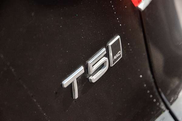 2021 Volvo XC40 T5 R-Design