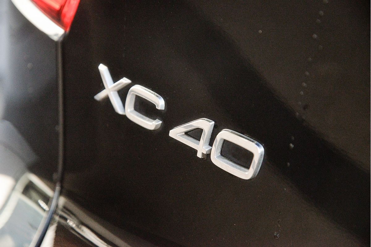 2021 Volvo XC40 T5 R-Design