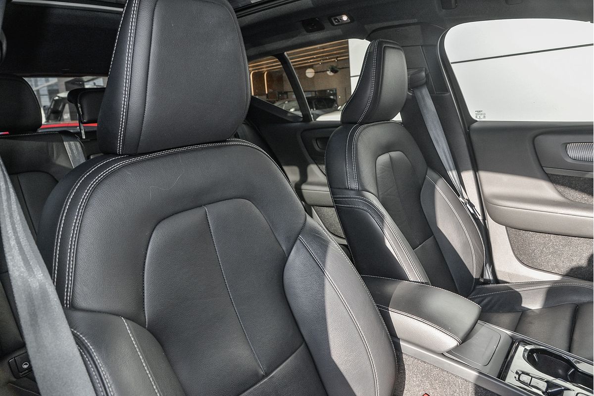 2021 Volvo XC40 T5 R-Design