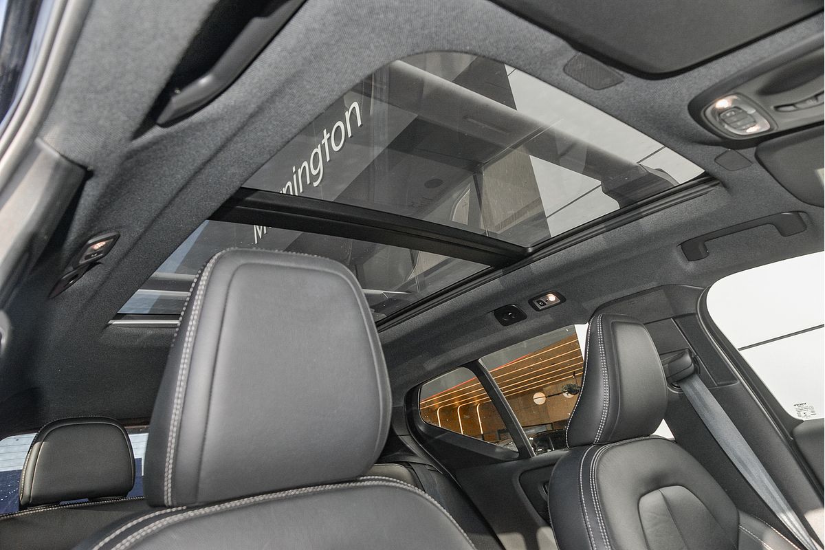 2021 Volvo XC40 T5 R-Design
