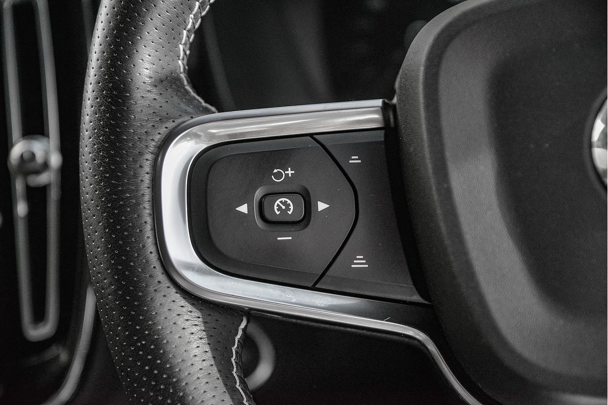 2021 Volvo XC40 T5 R-Design