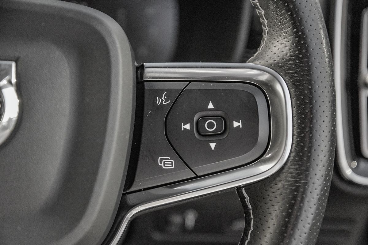 2021 Volvo XC40 T5 R-Design