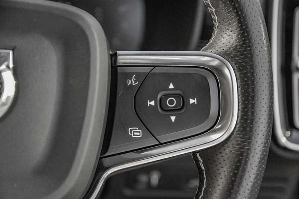 2021 Volvo XC40 T5 R-Design