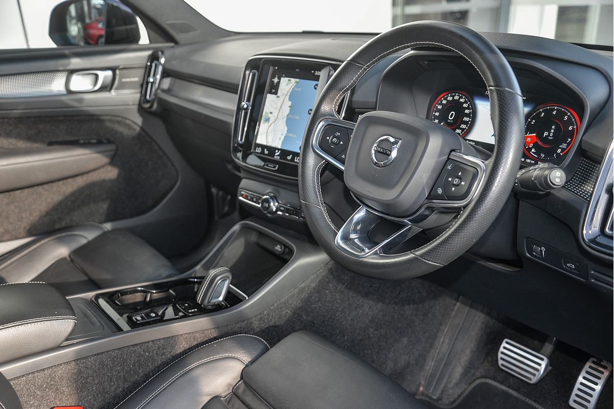 2021 Volvo XC40 T5 R-Design