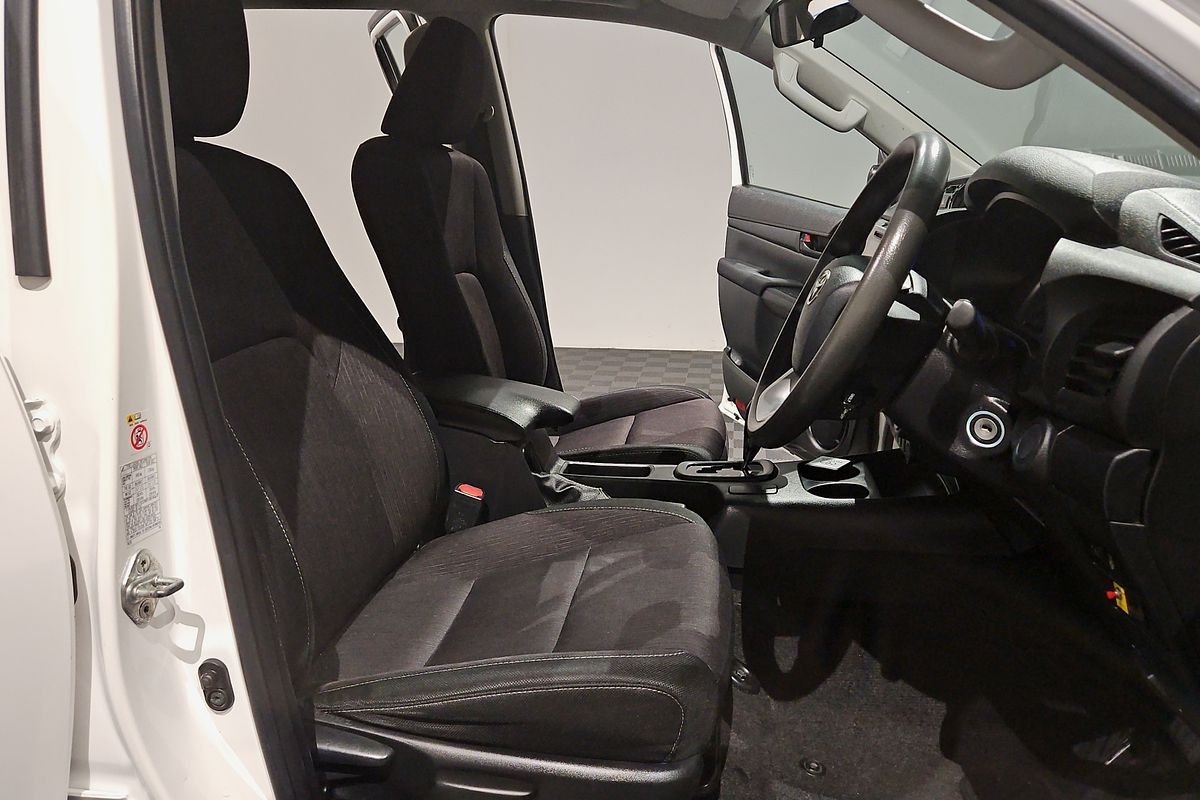 2017 Toyota Hilux SR GUN126R 4X4