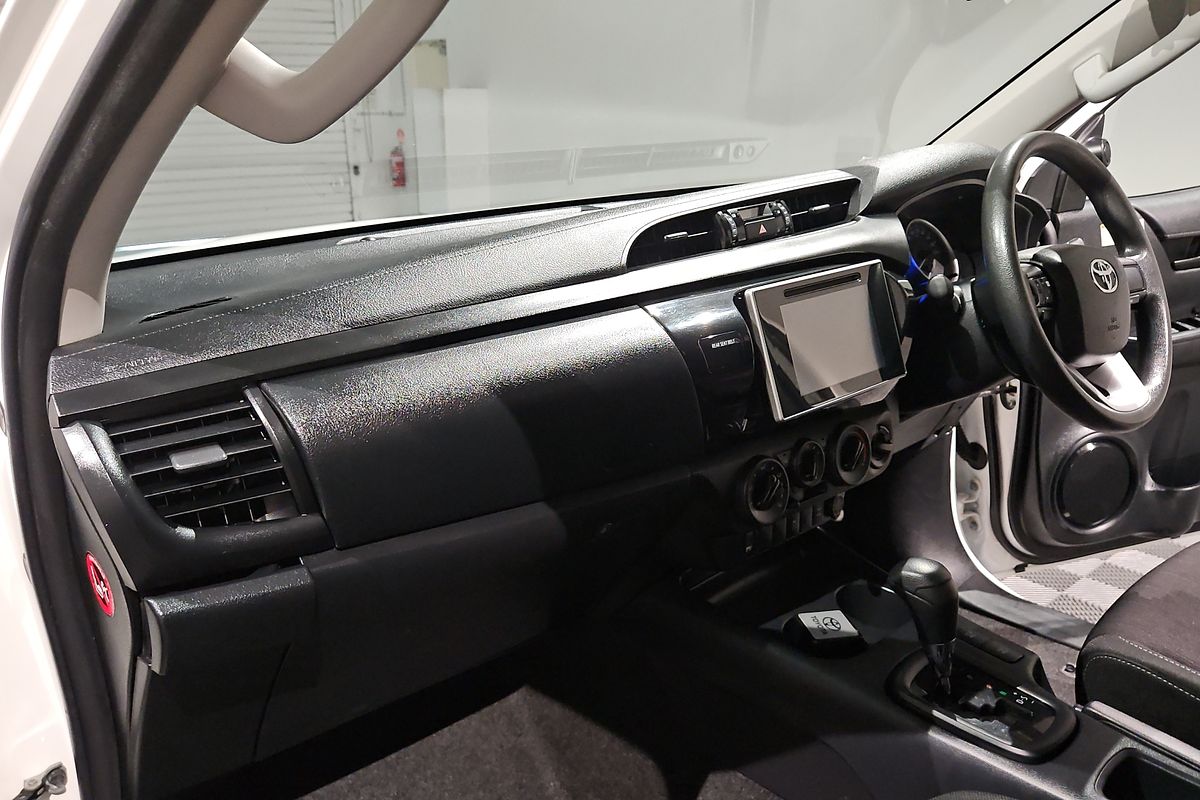 2017 Toyota Hilux SR GUN126R 4X4