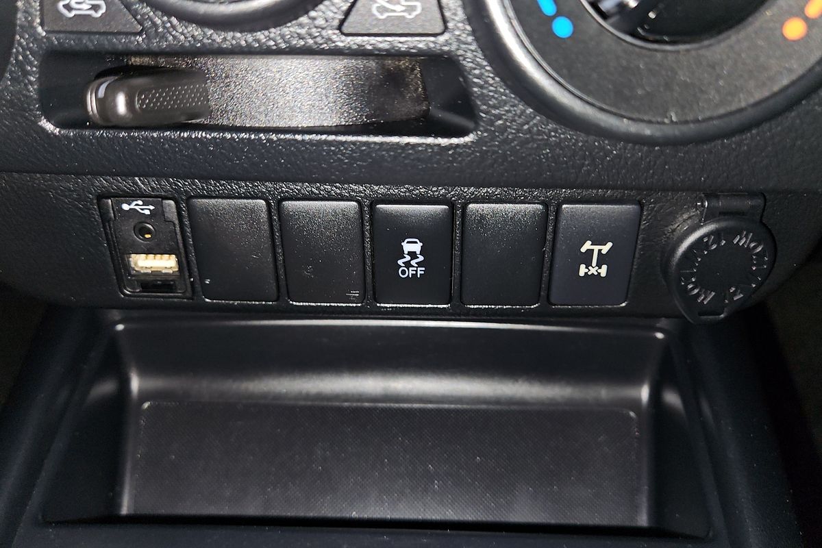 2017 Toyota Hilux SR GUN126R 4X4