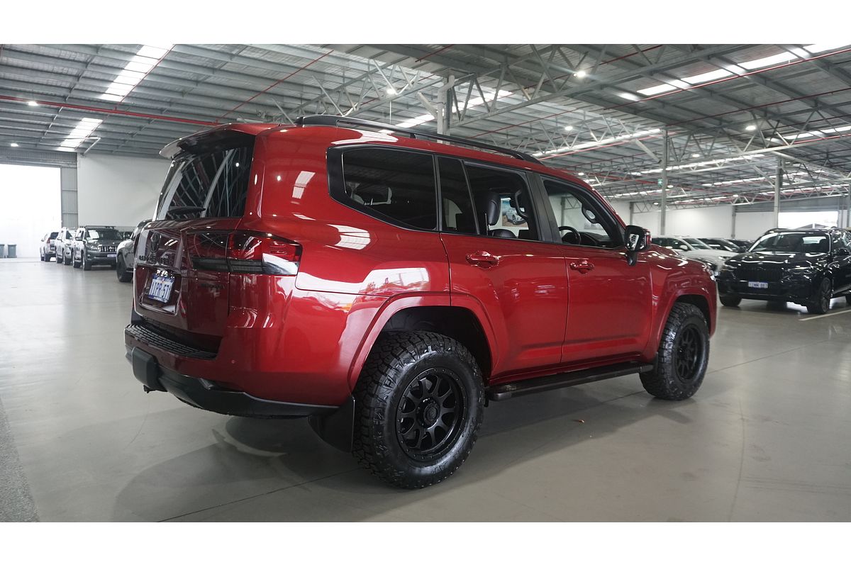 2023 Toyota Landcruiser Sahara FJA300R