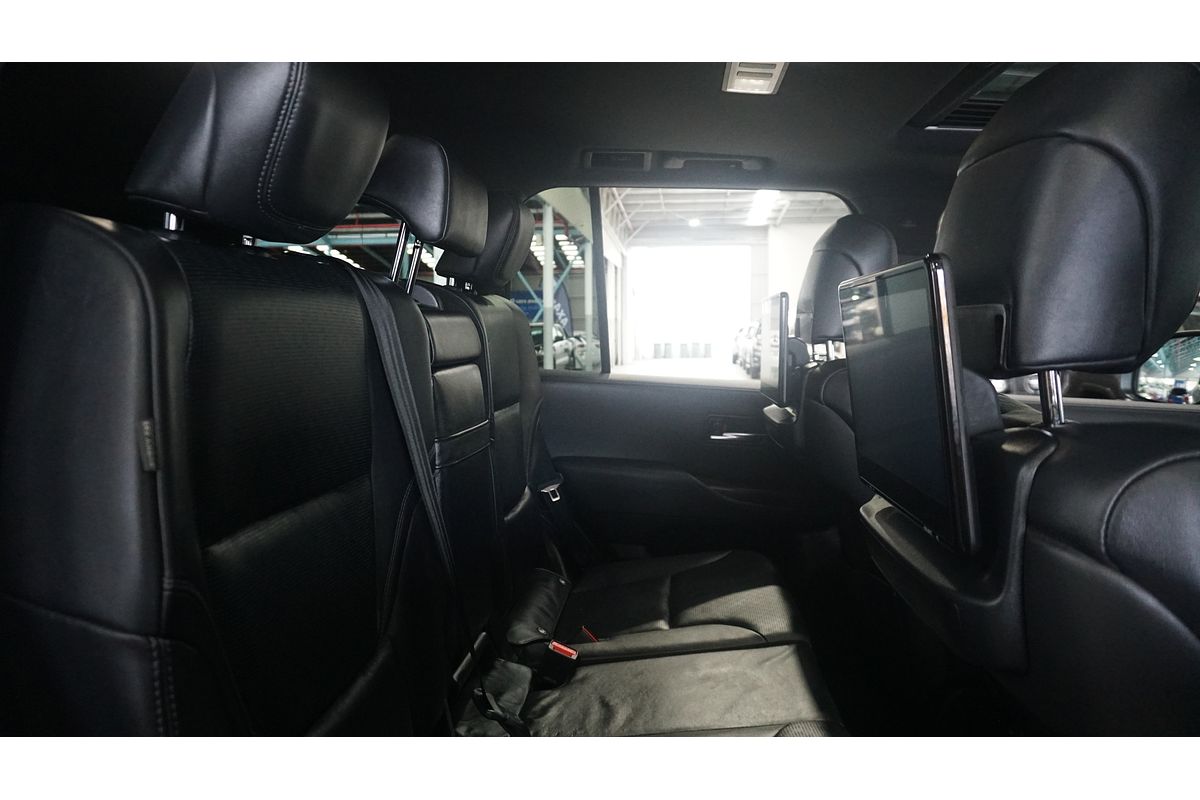 2023 Toyota Landcruiser Sahara FJA300R