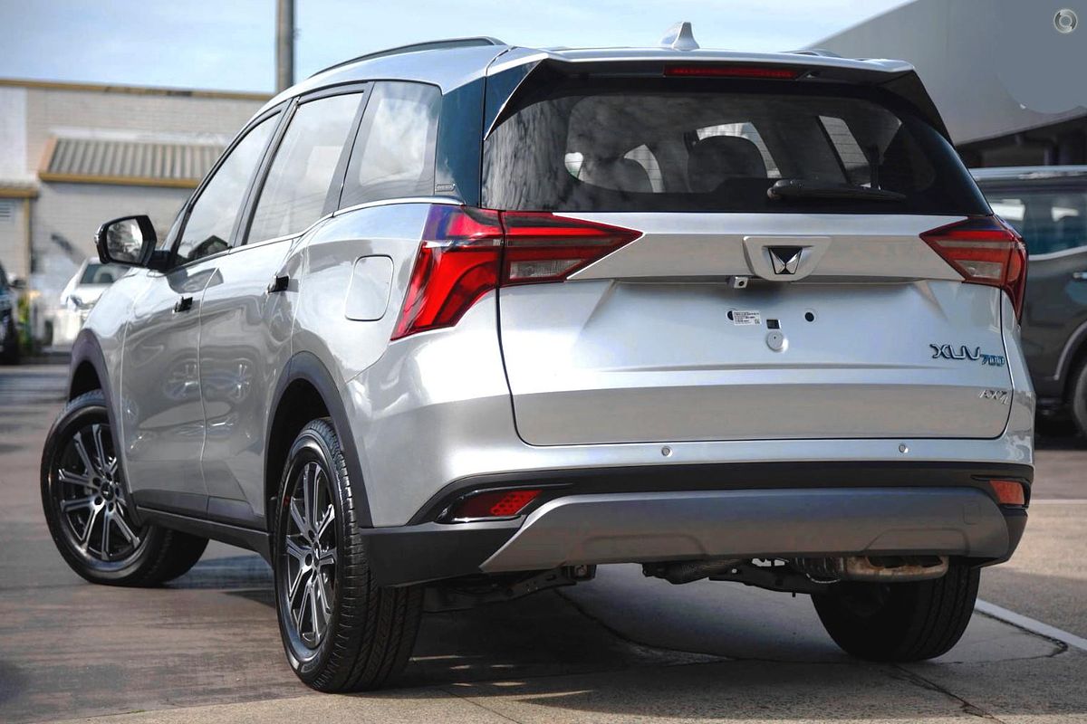 2025 Mahindra XUV700 AX7L