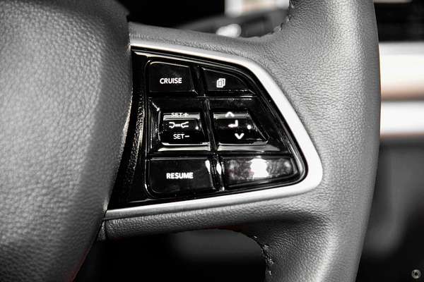 2025 Mahindra XUV700 AX7L