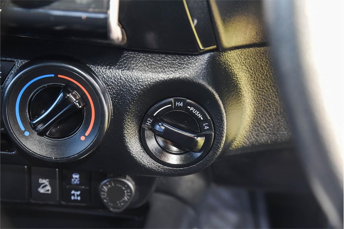 2020 Toyota Hilux SR GUN126R 4X4