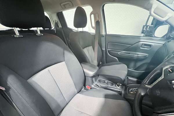 2019 Mitsubishi Triton GLX MR 4X4