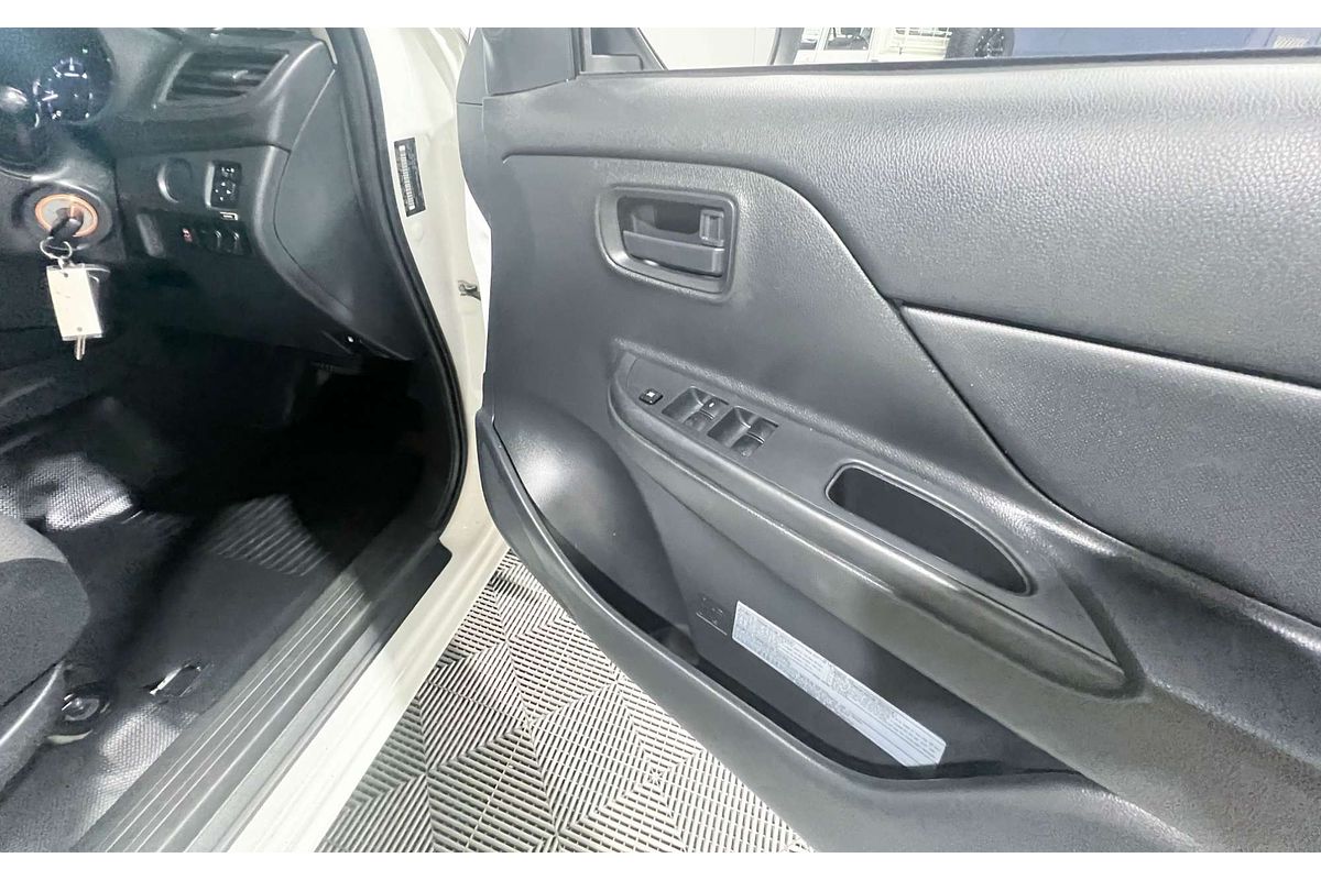2019 Mitsubishi Triton GLX MR 4X4