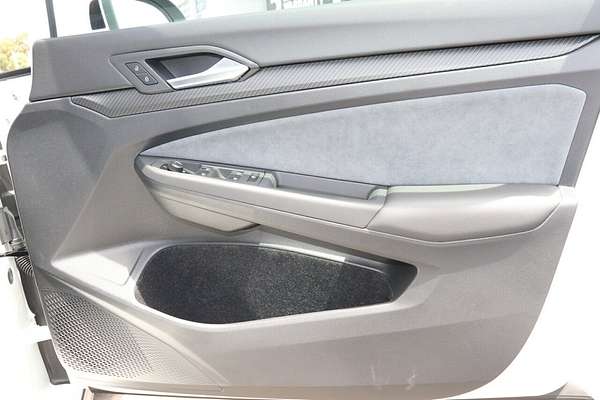 2024 Volkswagen Golf 110TSI R-Line 8