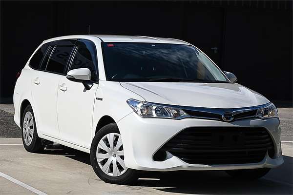 2015 Toyota Corolla Fielder Hybrid NKE165
