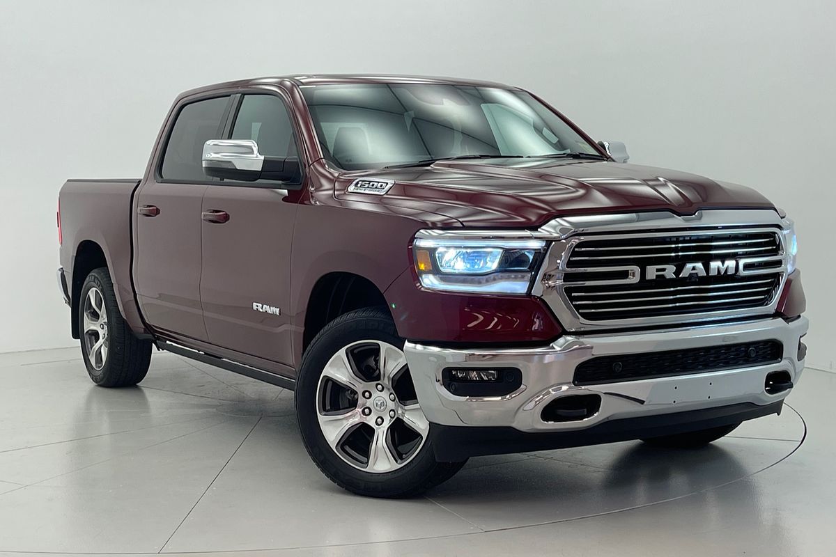 2024 Ram Trucks 1500 Laramie Crew Cab  (with sunroof) (DT6P9827H.24/STD/SR)
