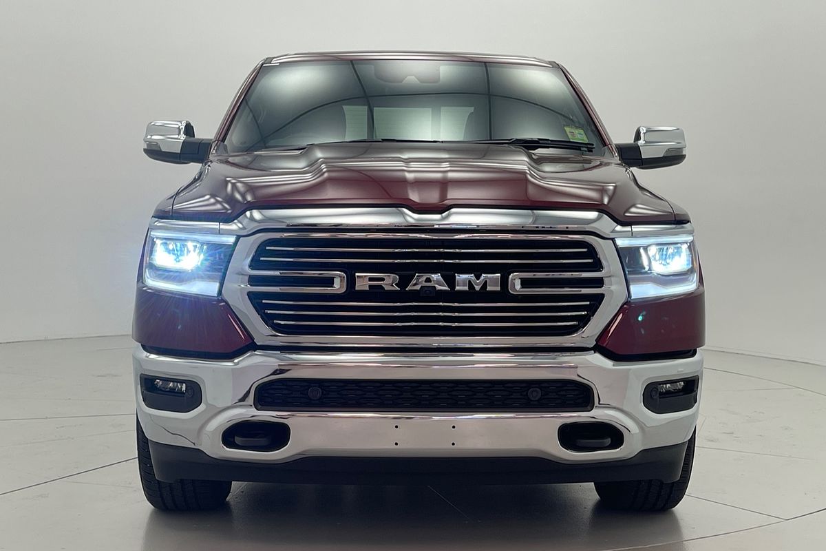 2024 Ram Trucks 1500 Laramie Crew Cab  (with sunroof) (DT6P9827H.24/STD/SR)