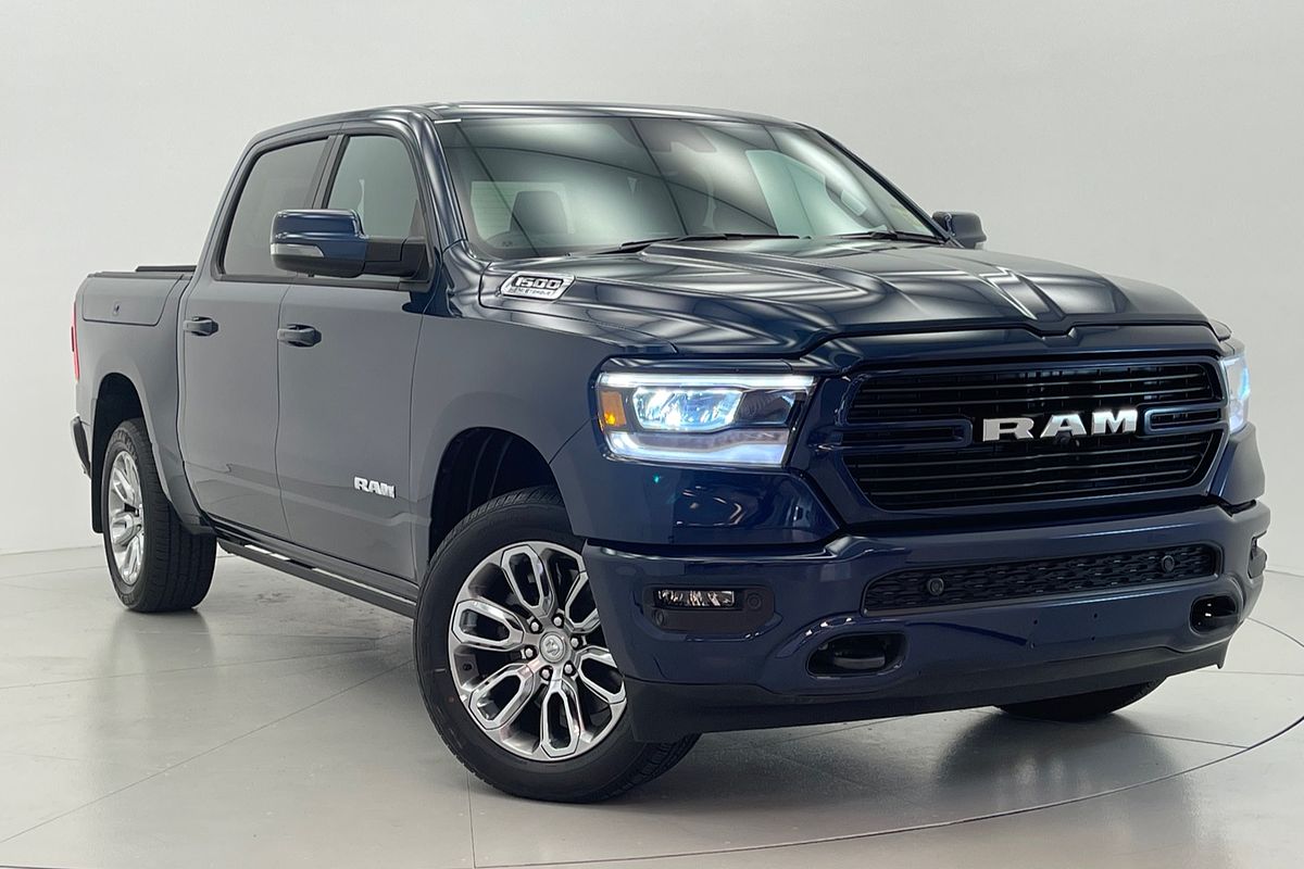 MY24 RAM 1500 LARAMIE SPORT CREW CAB RAM BOX (DT6P9827H.24/S/XB9SR)